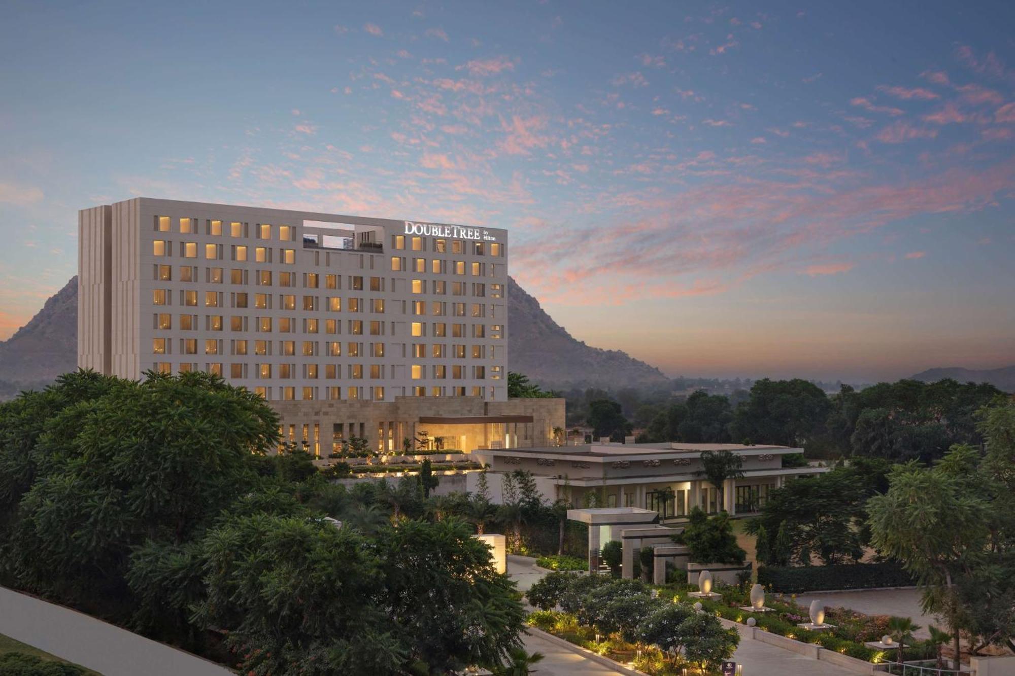 Doubletree By Hilton Jaipur Amer Екстер'єр фото